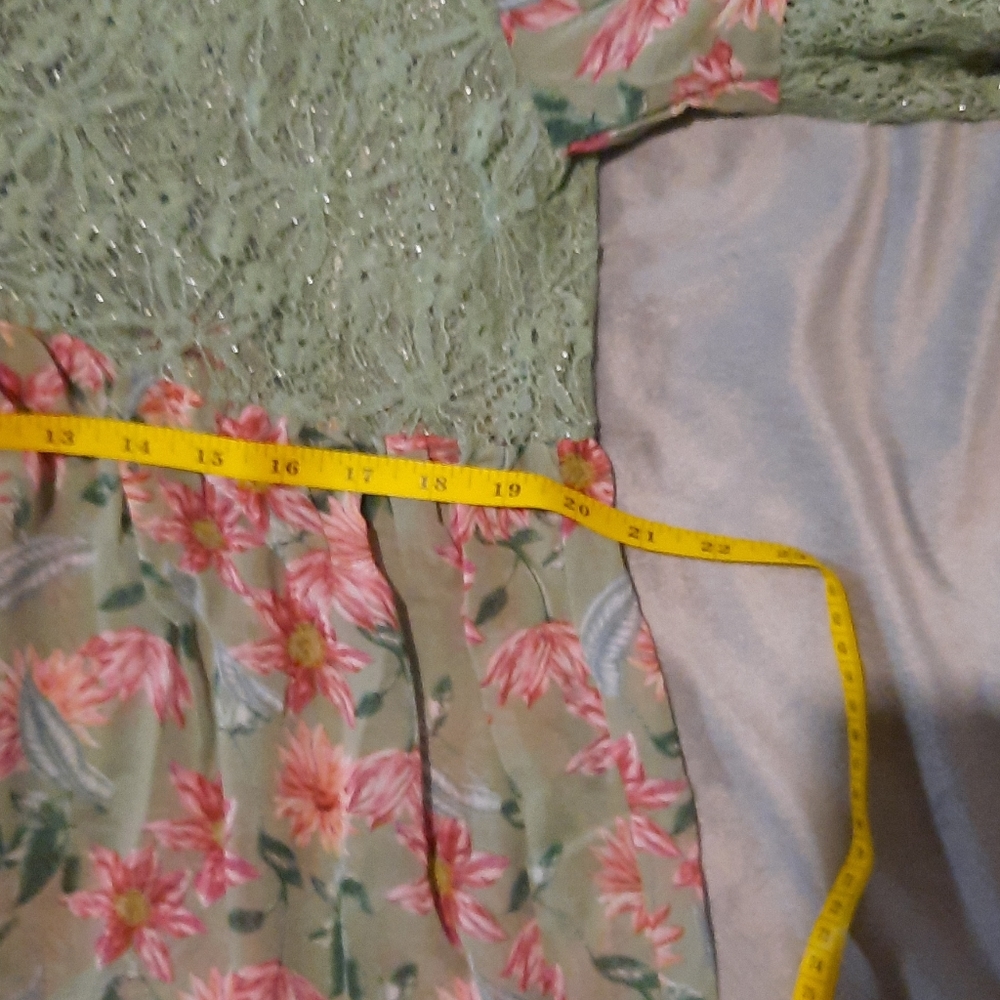 Last one Women's Goddess floral and lace kimono - Picture 15 of 16